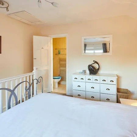 Host & - The Limes * 哈罗盖特