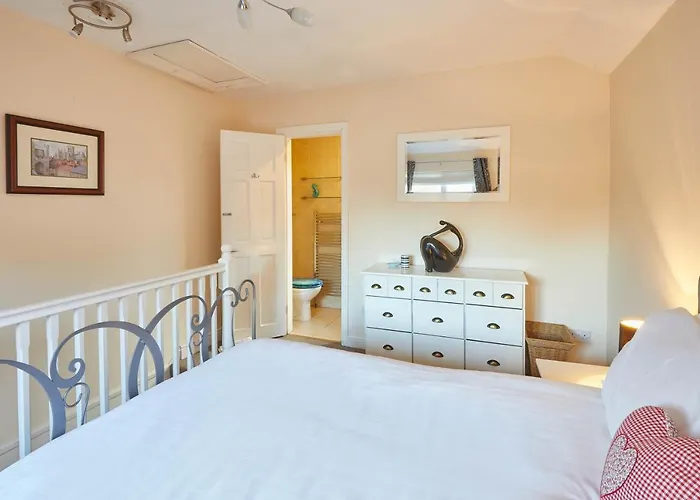 Host & - The Limes * Harrogate